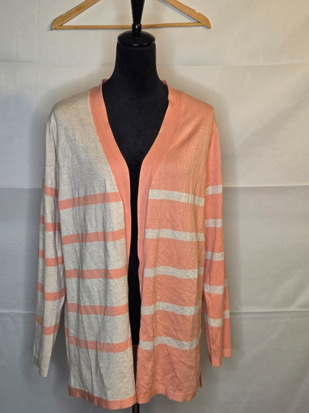 Joseph A Women's Cardigan Size XL
